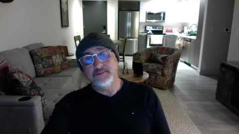 Snapshot of latinnous chatting on 02/15/25, 05:09 QS - INDEPENDENT MODEL online show from 02/15/25, 05:09