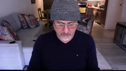 Snapshot of latinnous chatting on 02/23/25, 08:33 QS - INDEPENDENT MODEL online show from 02/23/25, 08:33