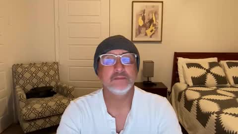 Snapshot of latinnous chatting on 10/14/25, 04:24 QS - INDEPENDENT MODEL online show from 10/14/25, 04:24