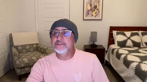 Snapshot of latinnous chatting on 10/17/25, 03:42 QS - INDEPENDENT MODEL online show from 10/17/25, 03:42
