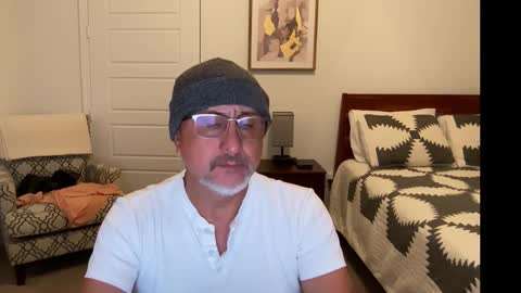 Snapshot of latinnous chatting on 10/26/25, 04:18 QS - INDEPENDENT MODEL online show from 10/26/25, 04:18