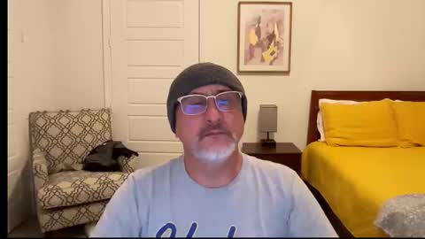 Snapshot of latinnous chatting on 12/19/25, 03:46 QS - INDEPENDENT MODEL online show from 12/19/25, 03:46