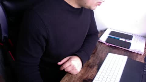 latino8484 online show from 02/10/25, 10:31