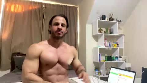 latino_rodri online show from 05/27/26, 07:16