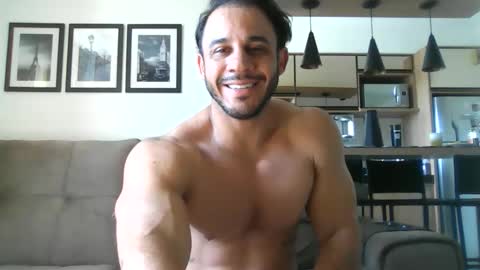 latino_rodri online show from 06/10/26, 01:10