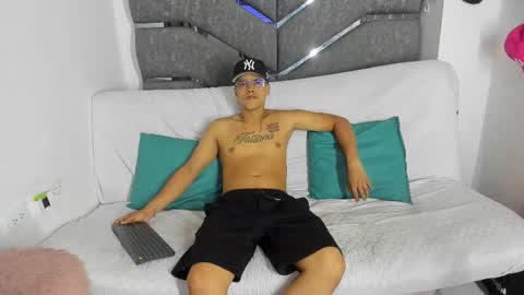 Snapshot of latinos_couples chatting on 01/07/26, 12:46 James and Sara online show from 01/07/26, 12:46