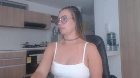 latinpaprika online show from 10/31/25, 02:12