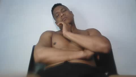 Snapshot of latinrayf chatting on 10/23/25, 02:38 latinrayf online show from 10/23/25, 02:38