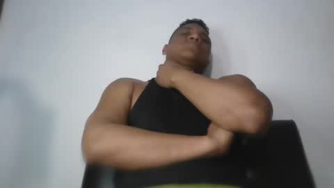 Snapshot of latinrayf chatting on 10/31/25, 05:19 latinrayf online show from 10/31/25, 05:19