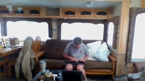 latniter online show from 02/25/25, 04:10