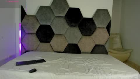 LEANDRO online show from 04/21/26, 03:35