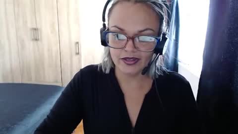 Laura online show from 07/28/26, 02:13