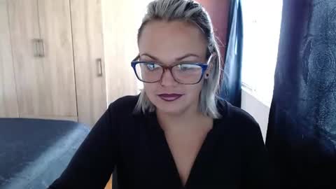 Laura online show from 07/30/26, 12:15