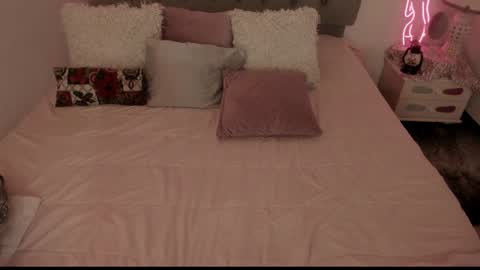 Snapshot of lau_123x chatting on 01/07/25, 03:35 Laura online show from 01/07/25, 03:35