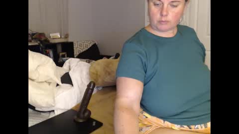 LauLauMa online show from 09/22/25, 01:40