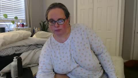 LauLauMa online show from 11/11/25, 08:20