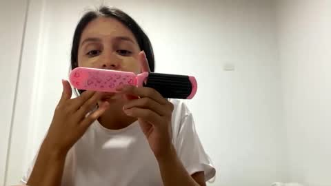 laura  online show from 05/25/26, 04:07