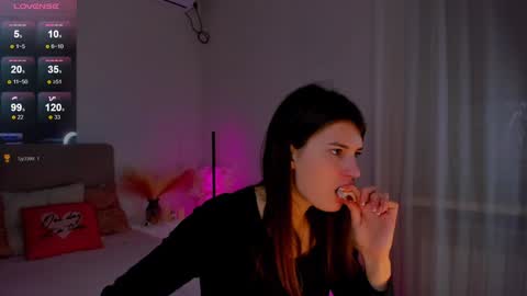 Laura online show from 02/01/25, 09:43