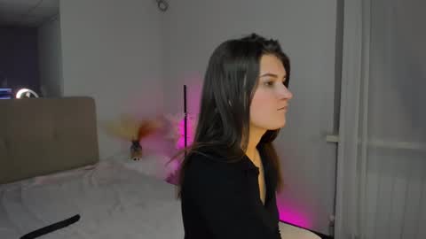 Laura online show from 03/03/25, 10:17