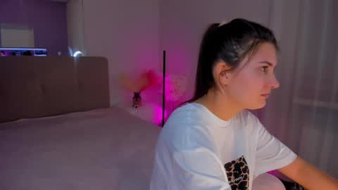 Laura online show from 03/11/25, 09:24