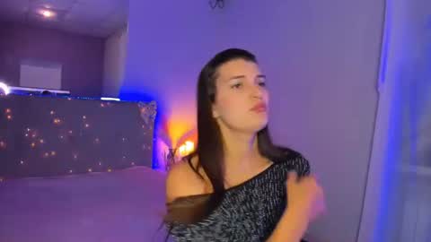 Snapshot of laura__leee chatting on 07/14/26, 10:21 Laura online show from 07/14/26, 10:21
