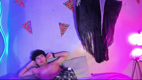 laura_and_kevin online show from 10/20/25, 01:00