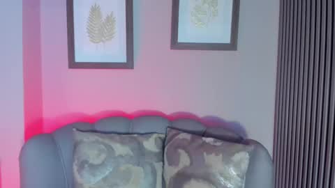 Laura online show from 02/05/25, 04:03