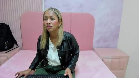 laura_aura26 online show from 05/07/26, 02:11