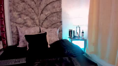 Laura Bassi online show from 03/04/26, 03:56