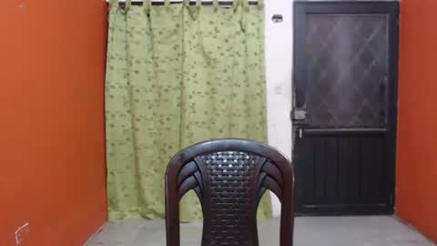 Snapshot of laura_craizy chatting on 01/18/25, 03:53 CALL ME LOVE  LAURA online show from 01/18/25, 03:53