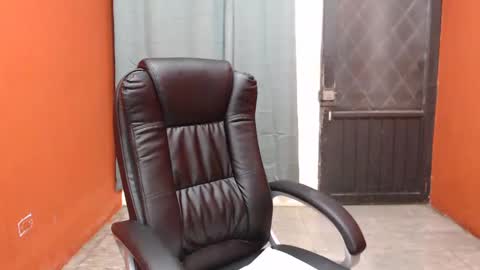 Snapshot of laura_craizy chatting on 03/09/25, 03:11 CALL ME LOVE  LAURA online show from 03/09/25, 03:11