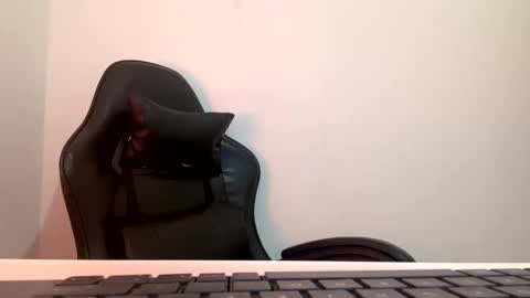 laura online show from 09/09/25, 01:27