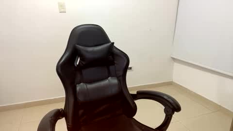 laura online show from 10/15/25, 11:27