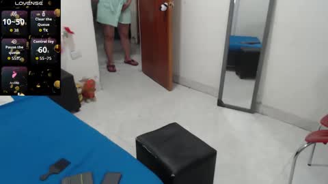 Snapshot of laura_foxx2379 chatting on 09/14/25, 12:21 laura_foxx2379 online show from 09/14/25, 12:21