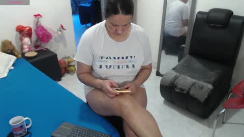 Snapshot of laura_foxx2379 chatting on 10/11/25, 04:49 laura_foxx2379 online show from 10/11/25, 04:49