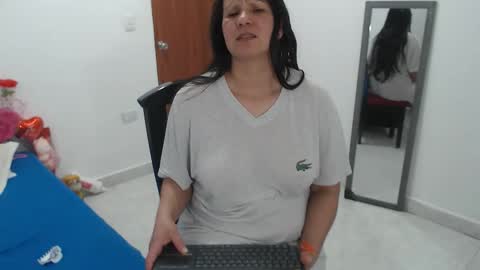 Snapshot of laura_foxx2379 chatting on 11/21/25, 03:16 laura_foxx2379 online show from 11/21/25, 03:16