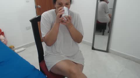 Snapshot of laura_foxx2379 chatting on 11/21/25, 09:46 laura_foxx2379 online show from 11/21/25, 09:46