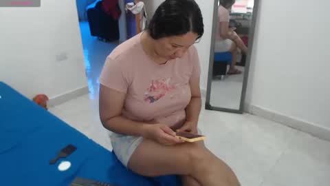 Snapshot of laura_foxx2379 chatting on 01/13/26, 03:06 laura_foxx2379 online show from 01/13/26, 03:06