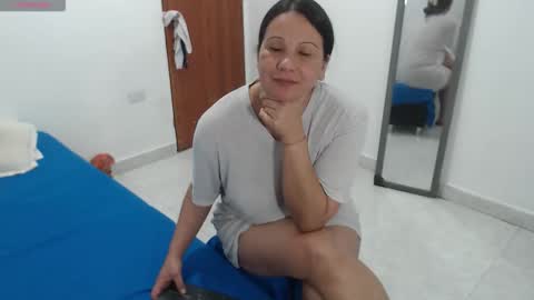 Snapshot of laura_foxx2379 chatting on 01/14/26, 03:12 laura_foxx2379 online show from 01/14/26, 03:12