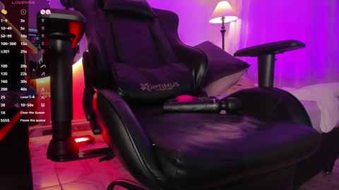 Lura online show from 12/09/24, 02:17