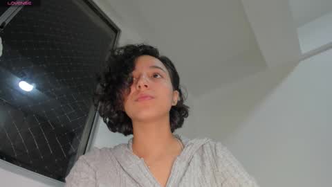 Lura online show from 10/01/25, 12:16