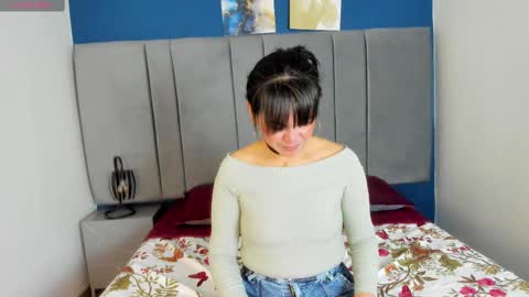 laura hotties online show from 10/09/25, 12:58