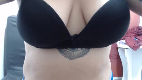  Laura  online show from 10/22/25, 03:23