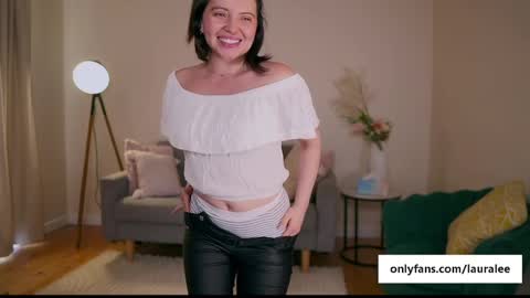 Laura Lee. online show from 02/20/25, 05:44