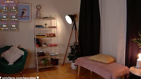 Laura Lee. online show from 10/19/25, 01:17