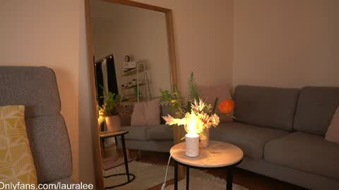 Snapshot of laura_lee chatting on 04/02/26, 01:25 Laura Lee. online show from 04/02/26, 01:25