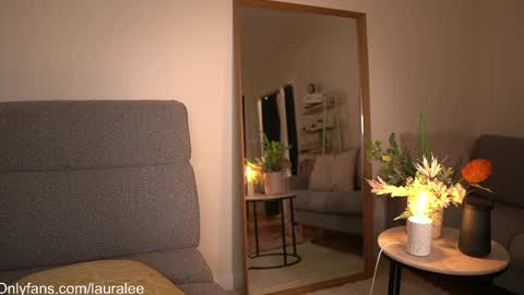Snapshot of laura_lee chatting on 04/05/26, 01:03 Laura Lee. online show from 04/05/26, 01:03