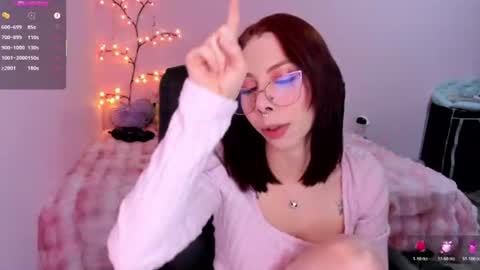 Snapshot of laura_olssen chatting on 06/17/26, 01:01 Kate online show from 06/17/26, 01:01