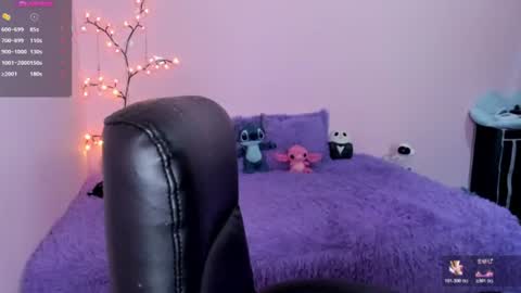 Snapshot of laura_olssen chatting on 06/30/26, 01:23 Kate online show from 06/30/26, 01:23