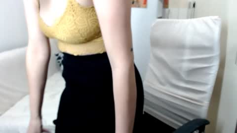 Laura online show from 12/22/24, 10:25